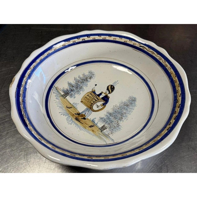 Large earthenware centerpiece platter with a painted decoration of a drummer in a landscape. Late 18th century. Diameter:...