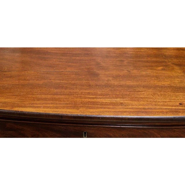 American Antique Early 1800s American Mahogany Chest of Drawers. For Sale - Image 3 of 11