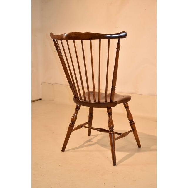 Early 19th century American fan back Windsor chair made from walnu. There are traces of original gold paint on the comb...