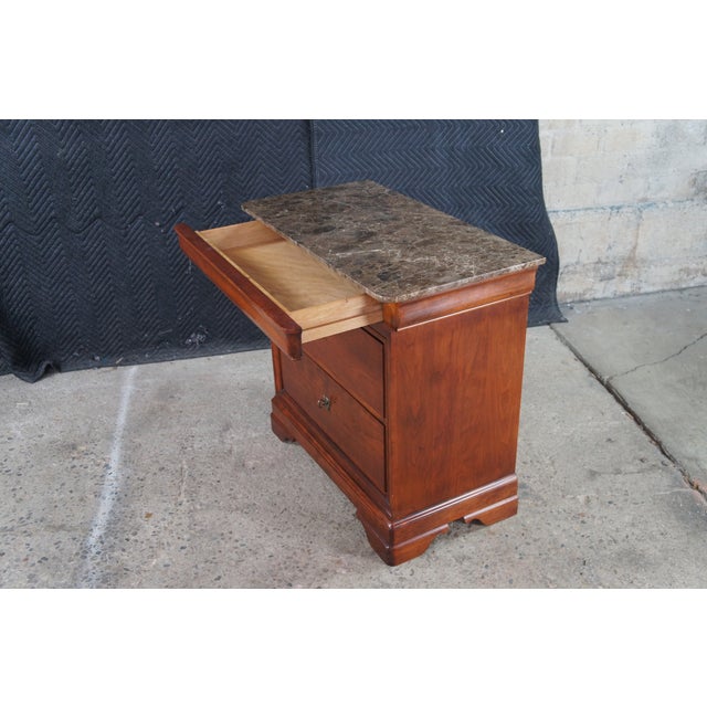 A Pair of Stickley French Louis Philippe Style Cherry Marble Top Nightstands Bedside Table For Sale - Image 11 of 15