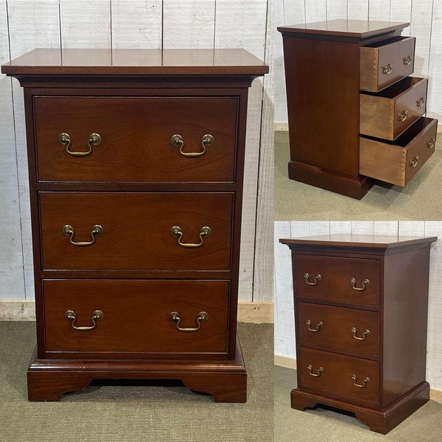 English mahogany chest of drawers from the 1950s - W=62cm, D=50.5cm, H=90cm.