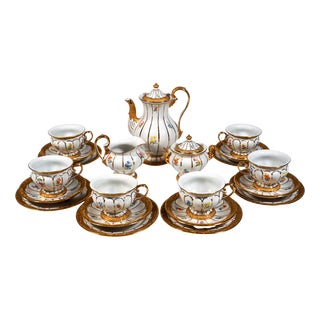 X-Form Mocha Service for 6 in Gilt Bronze with Scattered Flowers from Meissen, 1980s, Set of 21 For Sale