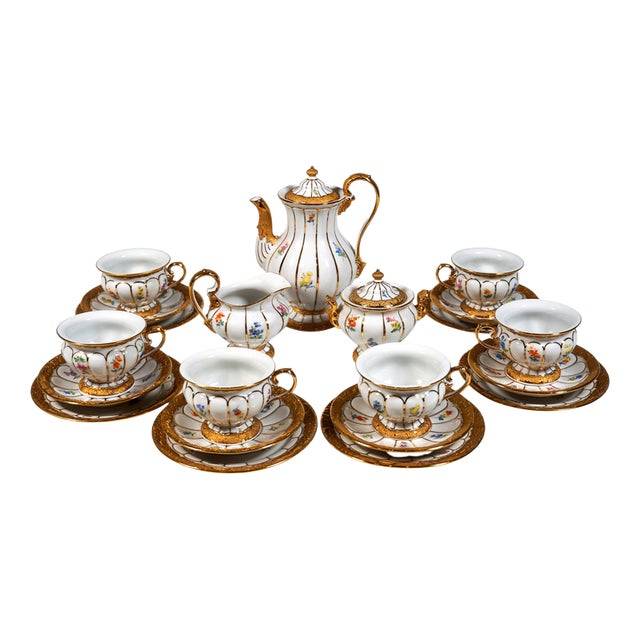 X-Form Mocha Service for 6 in Gilt Bronze with Scattered Flowers from Meissen, 1980s, Set of 21 For Sale