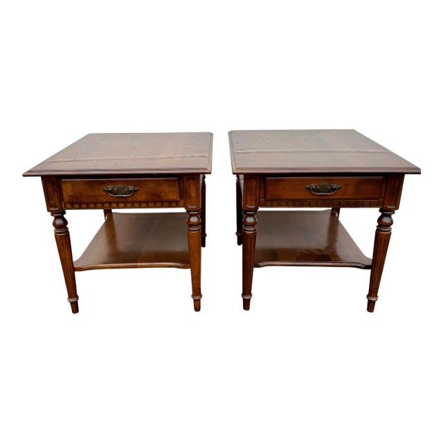 Vintage Ethan Allen Pair of Traditional Style Solid Wood 2 Tier Nightstands Bed Side Tables. For Sale
