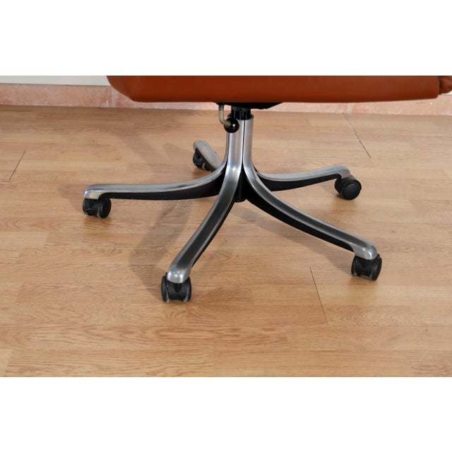 Vintage P126 Executive Office Chair by Osvaldo Borsani for Tecno, 1966 For Sale - Image 13 of 14