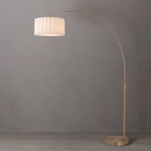 Mid-Century Modern 1960s Scallop 92" Arc Floor Lamp, Modern Weathered Brass Frame, White Linen Shade, Elegant Design For Sale - Image 3 of 4