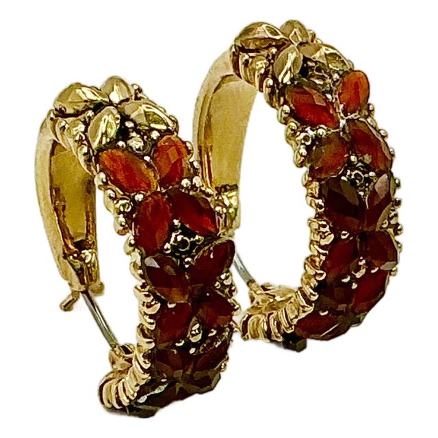 1980s Vintage Boho Chic Baltic Amber & Gold Tone Hoop Pierced Earrings - A Pair For Sale