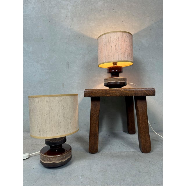 Vintage 1960s ceramic table lamp. Beautiful brown/beige glaze. Original shade. In good condition. Switch on the cord. E14...