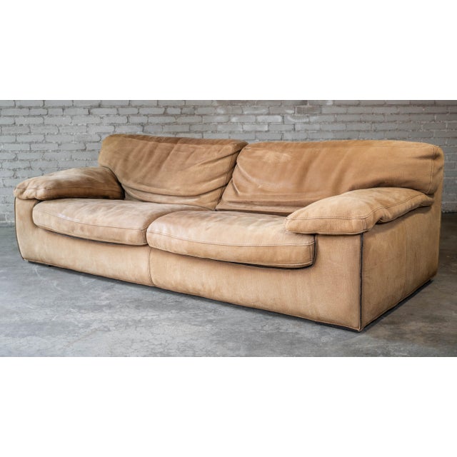 Mid-Century Modern Roche Bobois for Tre Erre S.p.A. Buffalo Camel Leather Sofa For Sale - Image 3 of 15
