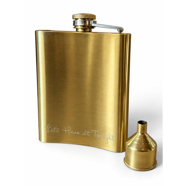 Chic and playful gold-tone hip flask from the coveted Lilly Pulitzer for Target collaboration. The polished metallic flask...