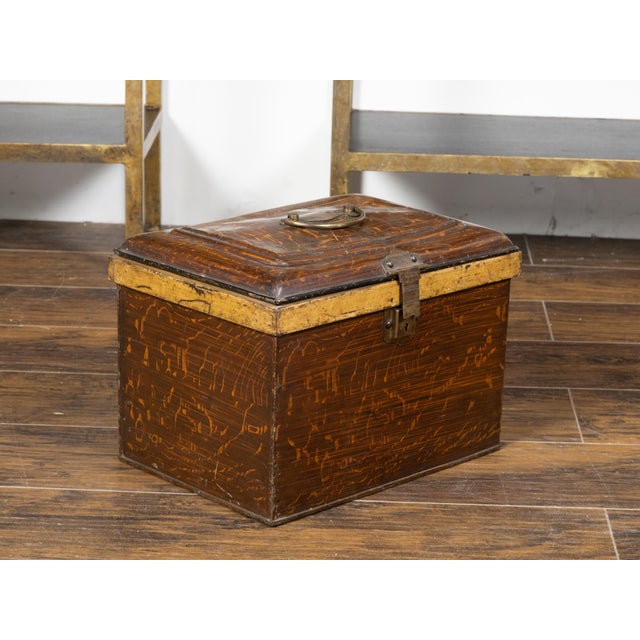 French 1890s Rustic Painted Tôle Box with Wood Grain Finish and Goldenrod Accent For Sale - Image 9 of 11
