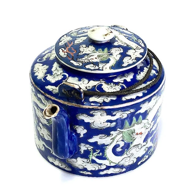 Late 19th Century Antique Chinese Qing Blue and White Porcelain Teapot With Imperial Dragon & Could Design, 19th Century For Sale - Image 5 of 11