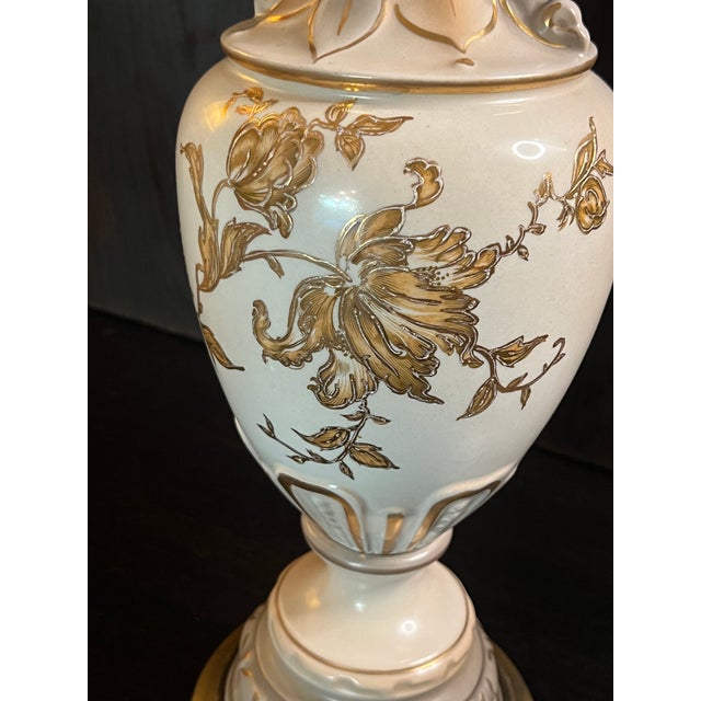 Mid 20th Century Mid 20th Century French-Style Urn Lamp With Gilded Flowers and Original Lampshade For Sale - Image 5 of 12