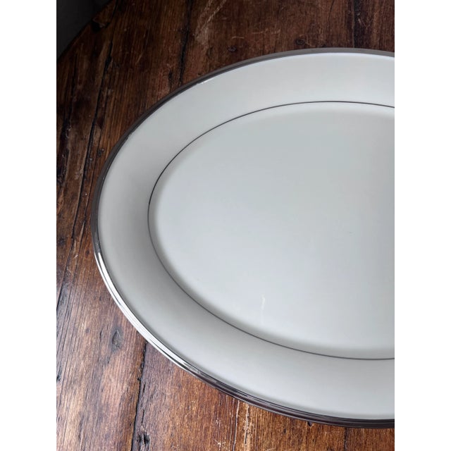 1990s Lenox Solitaire Pattern Platinum Trim Porcelain Oval Platter 16" For Sale In Dallas - Image 6 of 7