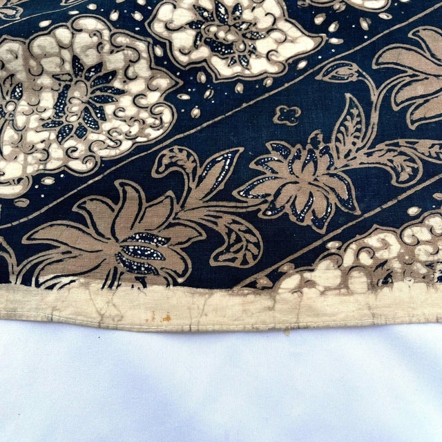 African Early 20th Century African Floral Cotton Fabric 92x40Inch MATTER COLLECTION For Sale - Image 3 of 6