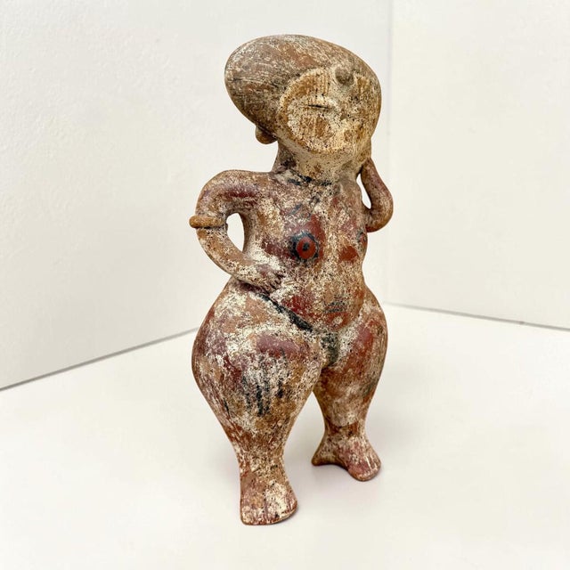 15th Century & Earlier Nayarit Chinesco Standing Female Figurine For Sale - Image 5 of 10