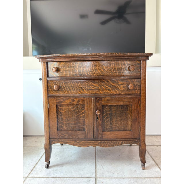 Charles Limbert Grandmillennial Antique Tiger Oak Wood Cabinet Dresser W/ Removable Towel Bar For Sale - Image 4 of 13