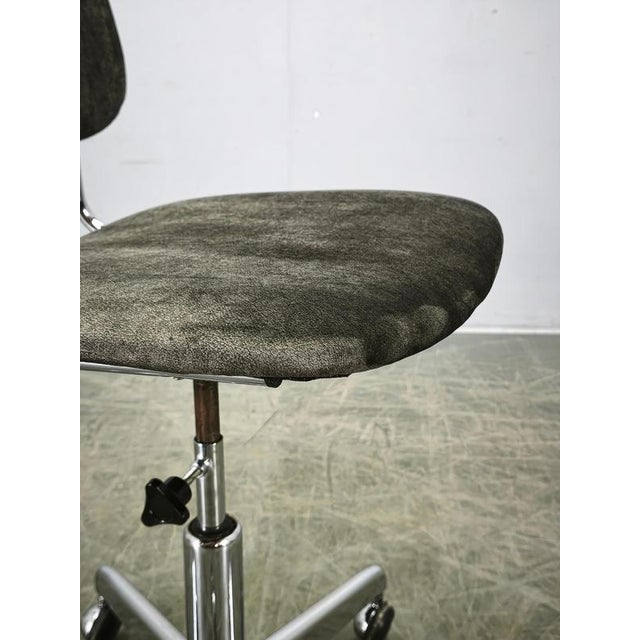 Italian Swivel Office Chair with Chrome Base, 1970s For Sale - Image 12 of 15