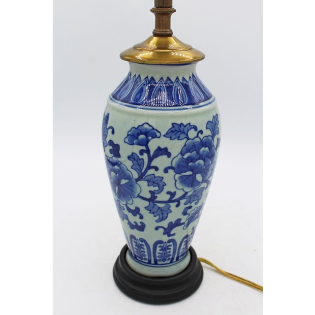 Mid-20th Century Pair of Chinese Export Porcelain Vases Mounted as Lamps For Sale - Image 4 of 7