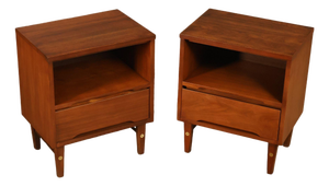 Stanley Furniture Mid Century Modern Pair of Walnut Nightstands