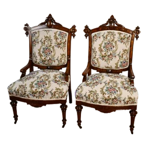 1860s Pair of Antique Victorian Carved Walnut Living Room Chairs/ Side Chairs