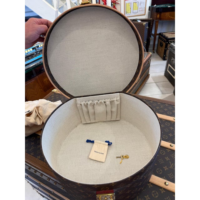 Round Hat Box from Louis Vuitton, 2000s For Sale - Image 14 of 16