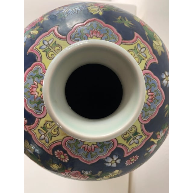 Vintage Blue & Pink Chinoiserie Ginger Jar Vase For Sale In Miami - Image 6 of 13