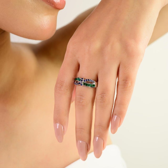 Antique Emerald & Sapphire Twist Bow Double Knot Ring in 925 Silver - Size 7 For Sale - Image 6 of 11