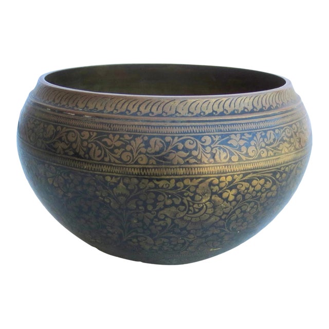 Persian Bronze Bowl With Eslimi Design on Black Ground Early 20th For Sale