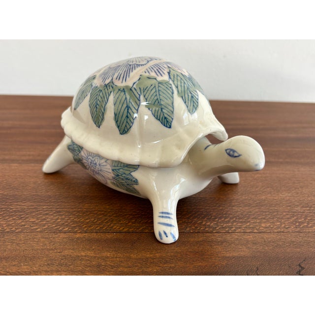 Chinoiserie 1980s Porcelain Lidded Turtle Box For Sale - Image 3 of 11