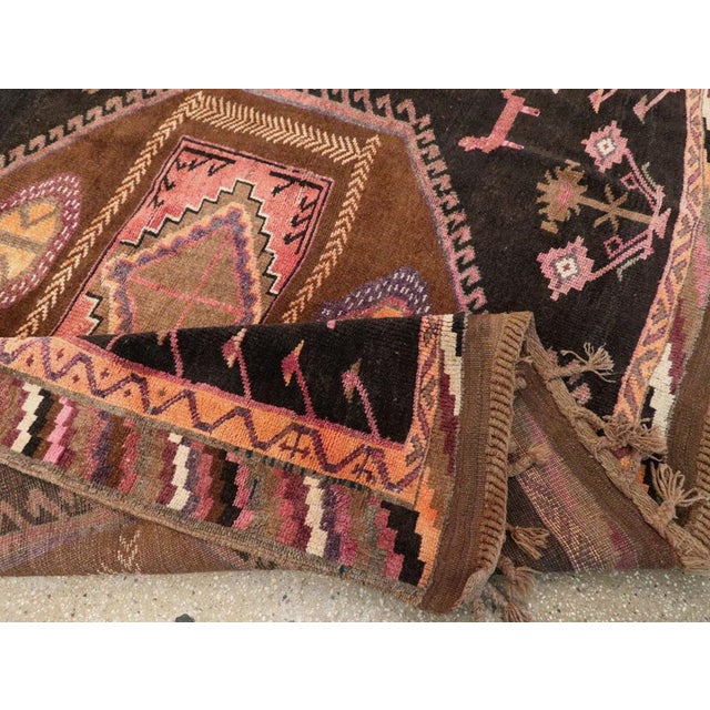 Galerie Shabab Collection Tribal Mid-20th Century Handmade Turkish Anatolian Room Size Carpet For Sale - Image 9 of 10