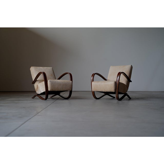H269 lounge chairs The chairs are in a very good condition. Some traces of usage nomral to their age. The chairs have been...