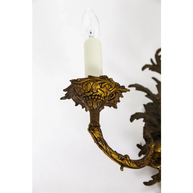 1940s Cast Brass Acanthus Leaves 2-Light Sconce For Sale - Image 4 of 11