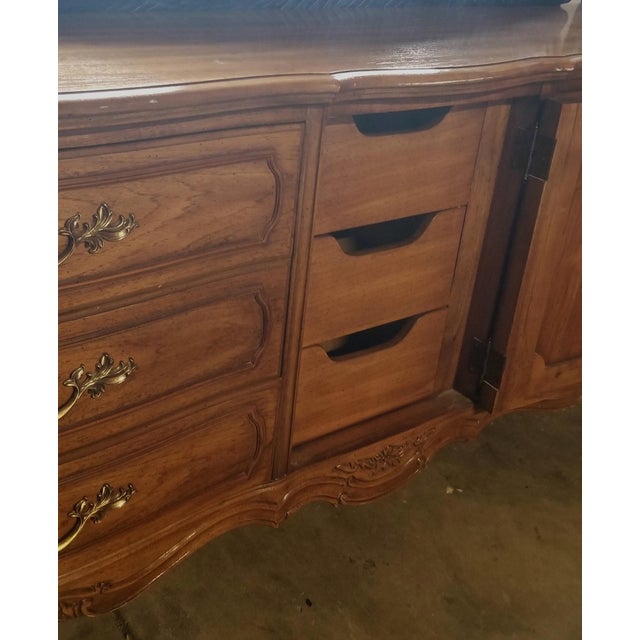 Vintage Thomasville Dresser & TriFold Mirror Chairish