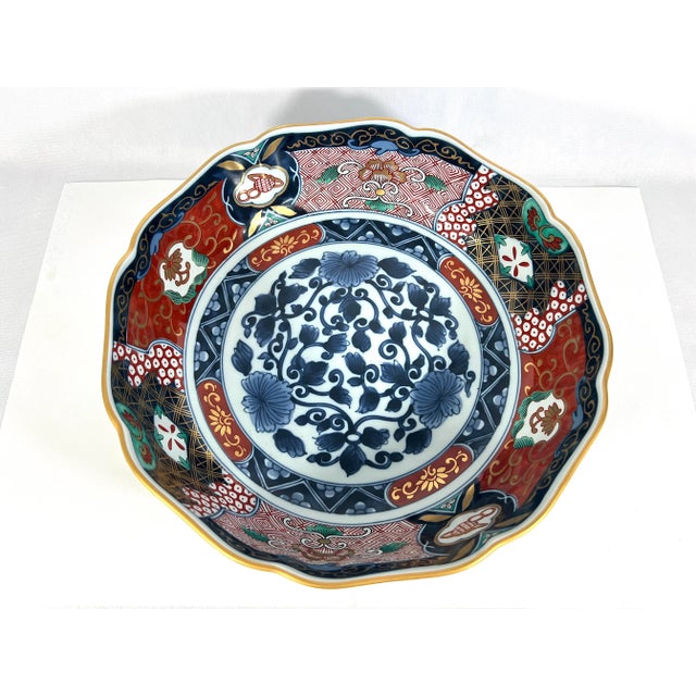 Vintage Japanese Red, Blue and Whtie Imari Decorative Large Bowl With Gold Detailing For Sale - Image 4 of 10