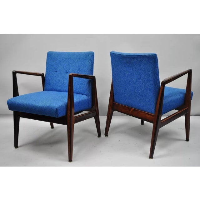 Vintage Jens Risom Style Rosewood Mid Century Modern Blue Fabric Lounge Chairs- a Pair For Sale - Image 11 of 11
