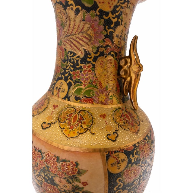 Pair of 24” Chinese Export Chinoiserie Porcelain Vases With Ruffled Edge & Gilt Animal-Form Handles – Late 20th Century For Sale - Image 11 of 11