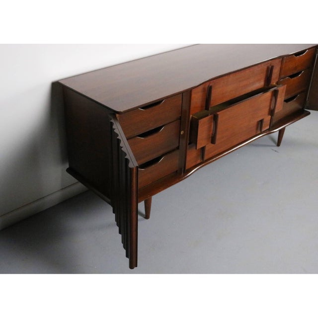 United Furniture Corporation 1960s Mid-Century Modern United Furniture Corporation Wooden Tv Console For Sale - Image 4 of 5
