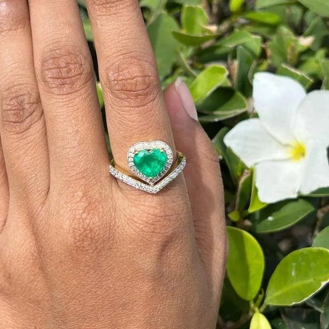 Heart Cut Green Emerald and Diamond Ring in 18k Yellow Gold Size 7 ( All Sizes Available) For Sale - Image 11 of 16