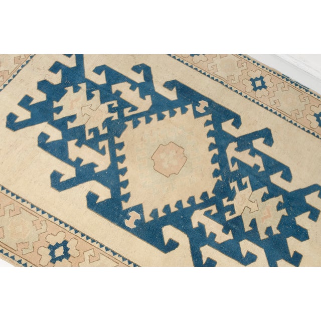 Vintage Hand-Knotted Turkish Kilim Rug in Ivory and Indigo Blue For Sale - Image 6 of 11