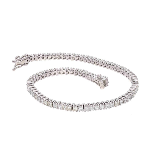 Modern New 3.70ct Diamond Tennis Bracelet in 18k Gold For Sale - Image 3 of 8