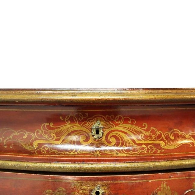 Red Lacquer & Scenic Chinoiserie Decorated 3-Drawer Bombay Chest C1920 For Sale - Image 9 of 18