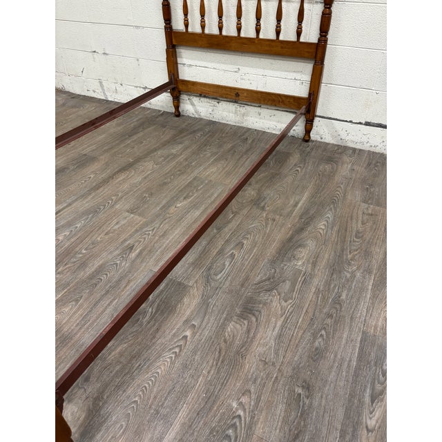 Vintage Twin Size Heywood-Wakefield Old Colony Four Poster Bed For Sale - Image 11 of 17