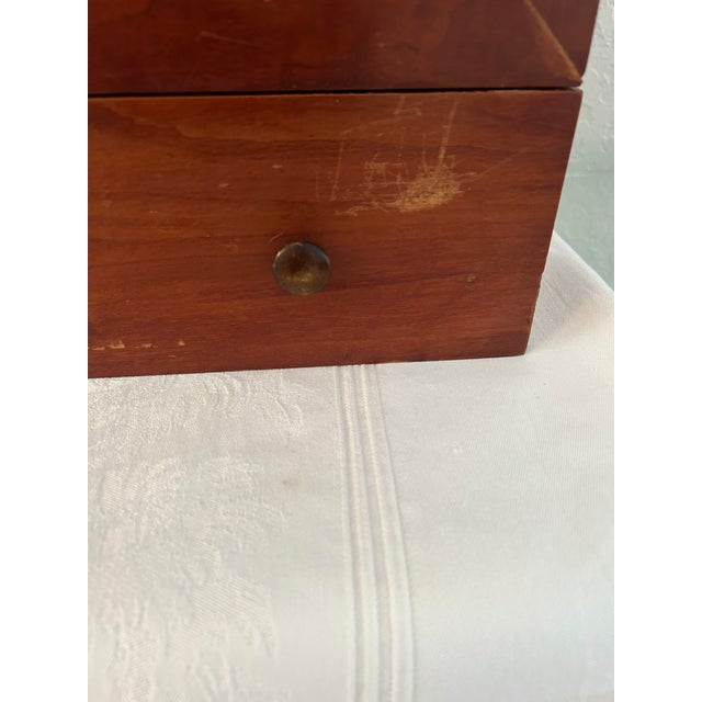 Vintage American Federal Mahogany Hanging Curio Cabinet For Sale - Image 11 of 11