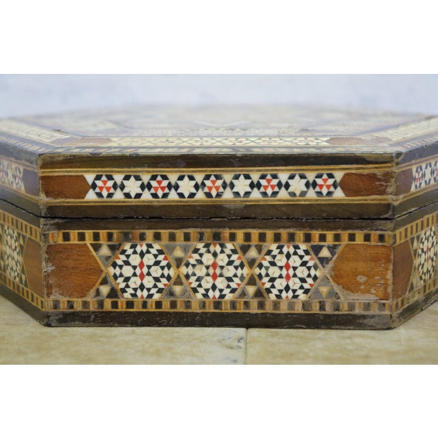 2 VTG Hexagonal Marquetry Mop Mosaic Inlaid Wooden Jewelry Trinket Boxes Pair For Sale - Image 6 of 18