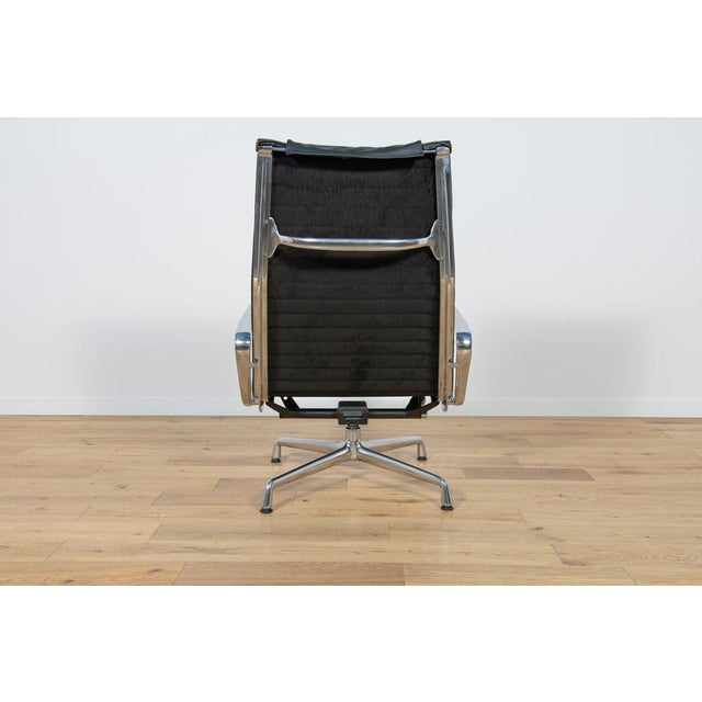 Set of Alu Group Ea124 & Ea125 Lounge Chair & Ottoman by Charles & Ray Eames for Vitra, 1980s For Sale - Image 12 of 18