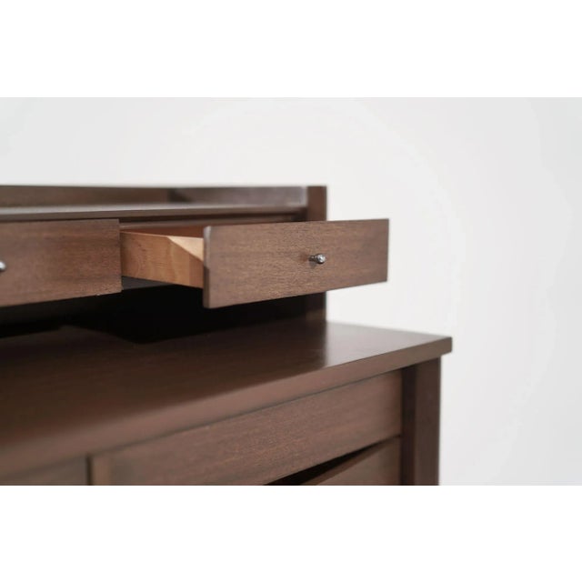 1950s Attributed to Paul McCobb Gentleman's Chest of Drawers in Mahogany For Sale - Image 11 of 12