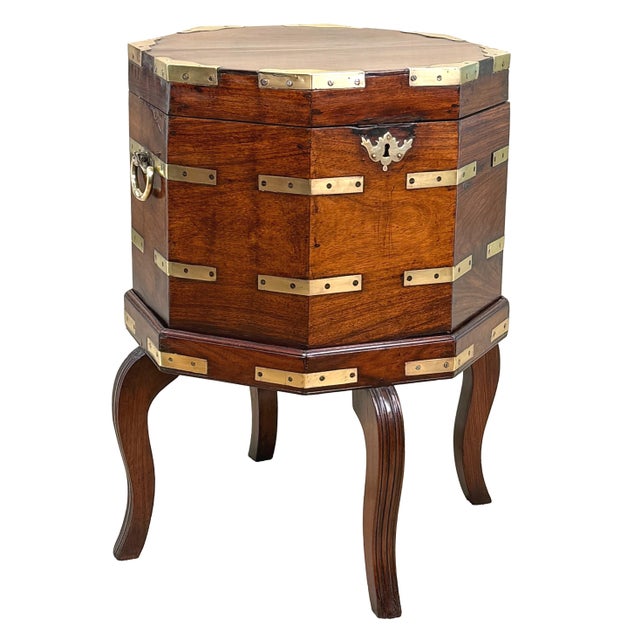 18th Century Georgian Anglo-Indian Padouk Cellarette, India, 1790 For Sale - Image 14 of 16