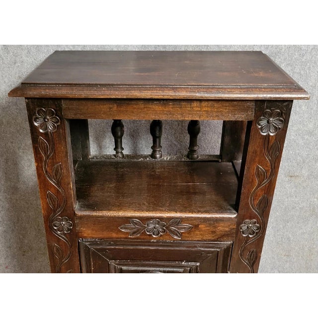 Brown Breton Bonnetière in Carved Oak, 1850s For Sale - Image 8 of 11