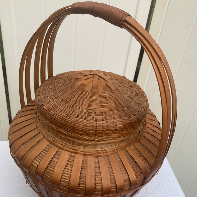 Mid-20th Century Chinese Lidded Bamboo Wedding Basket For Sale - Image 4 of 12